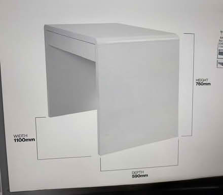 Photo of free white computer desk & 2 clothes stands (Stanford-Le-Hope SS17) #1