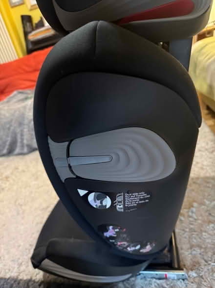 Photo of free Child car seat (group 2/3 ie 15-36kg 3/4 yrs to 10yr +) (Tufnell Park N7) #2