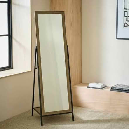 Photo of mirror or standing mirror (Dunstable LU6) #1