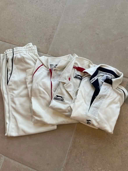 Photo of free Age 9/10 cricket kit (St Albans AL3) #1