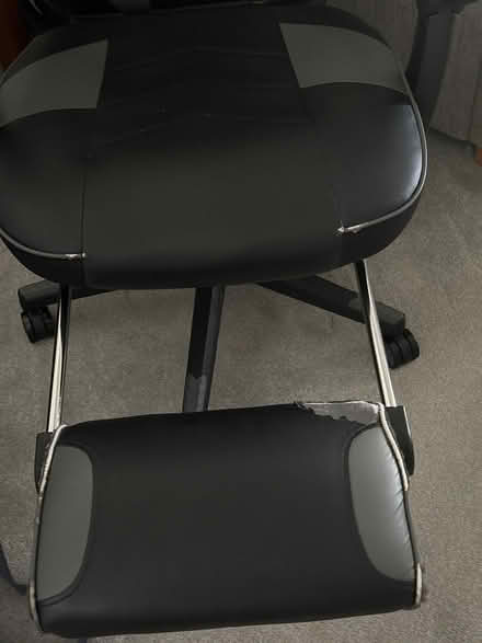 Photo of free Elecwish gaming chair (Pewsham SN15) #2