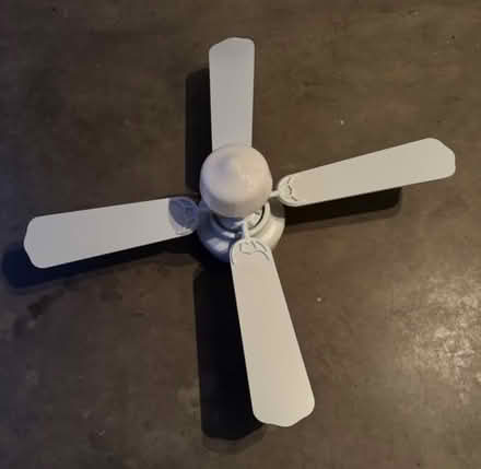 Photo of free white ceiling fan #1