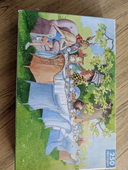 Photo of free Alice in wonderland puzzle 250 pieces (Broomgrove TN34) #2