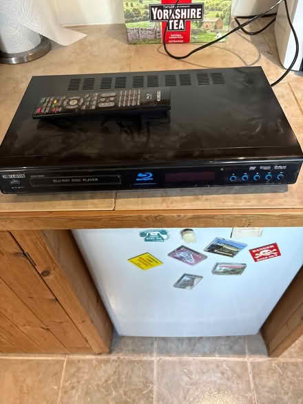 Photo of free Curtis blu ray player (Home LE10 2UD) #2