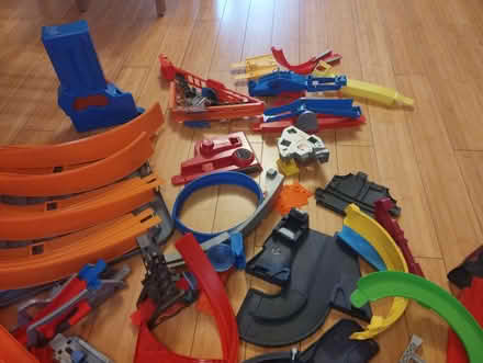 Photo of free Hot wheels tracks (Sandhills OX3) #2
