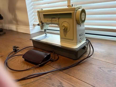 Photo of free Singer Sewing Machine Model 507 (Hitchin Herts SG4) #3