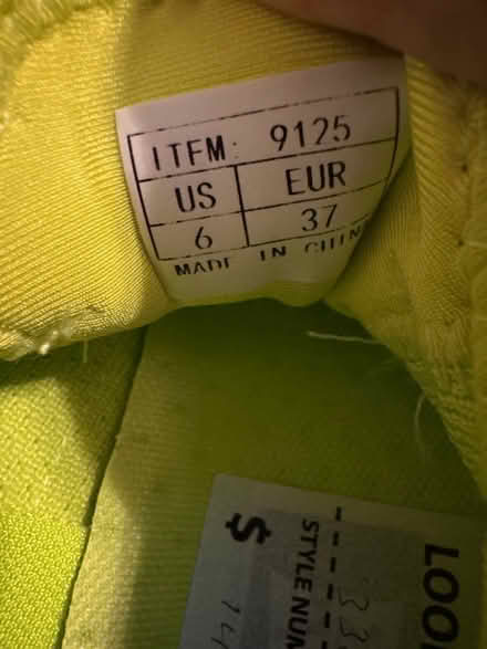 Photo of free Women’s Sneakers - Size 6 (Clason Point Bronx NY) #3