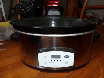 Photo of free 10-quart slow cooker (692 Tweedsmuir Avenue) #1