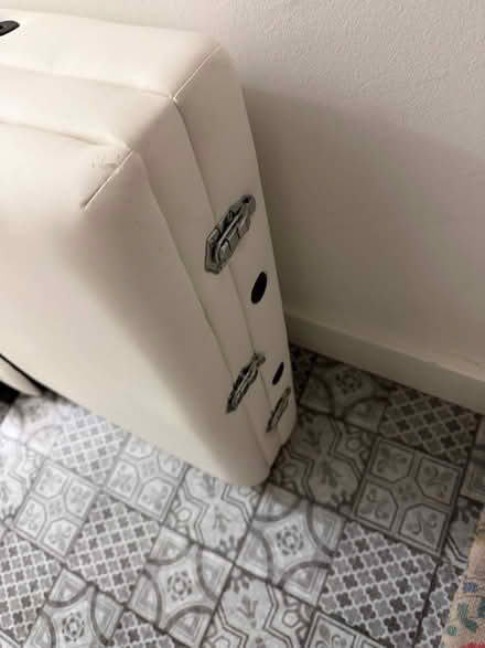 Photo of free Massage / therapy table (Canonbury N1) #3