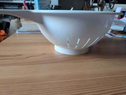 Photo of free White plastic colander (Abraham Heights LA1) #2