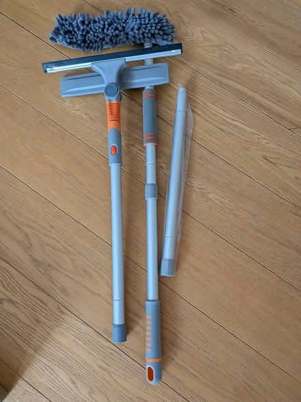 Photo of free Extensible window cleaner (W5) #2