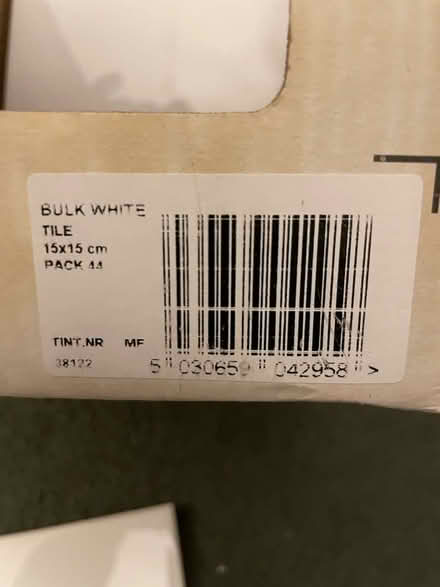 Photo of free White 15 cm sq tiles (17) (De Parys MK40) #3