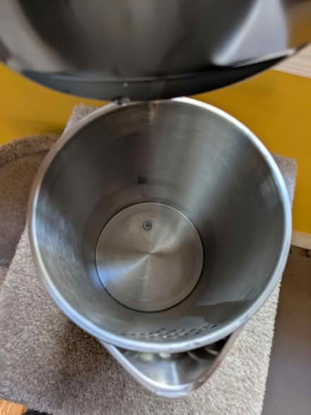 Photo of free Leaky* electric kettle (Chinatown / Little Italy) #2