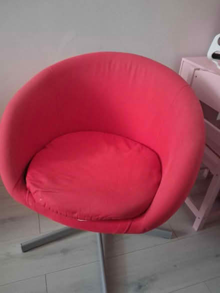Photo of free Red chair (Askew Road W12) #1