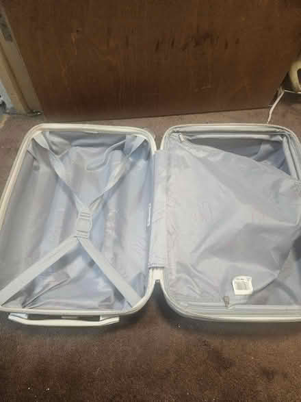 Photo of free Pink suitcase (Tottenham N17) #3