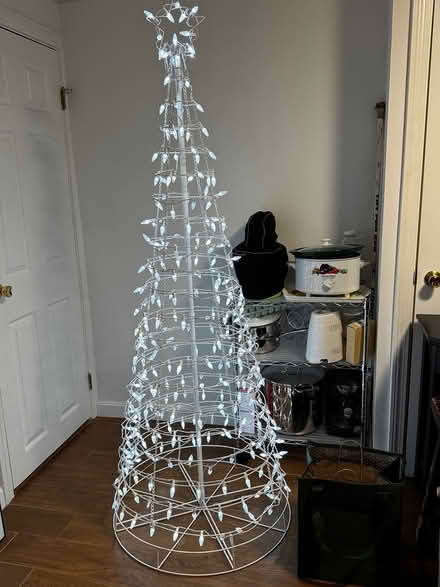 Photo of free Outside Christmas Decor Tree (Arlington Heights) #1