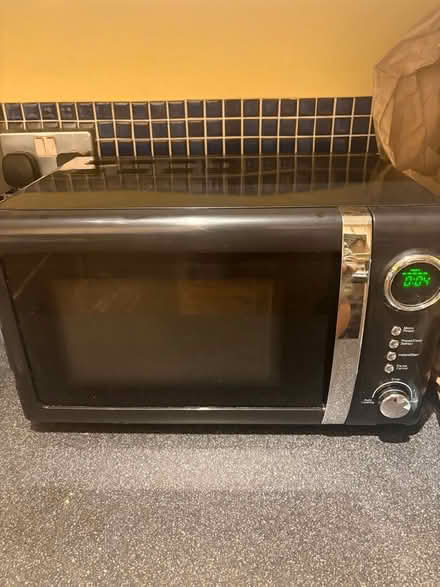 Photo of free Microwave (Southfields SW18) #1