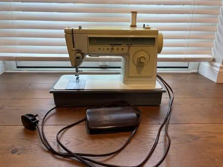 Photo of free Singer Sewing Machine Model 507 (Hitchin Herts SG4) #2