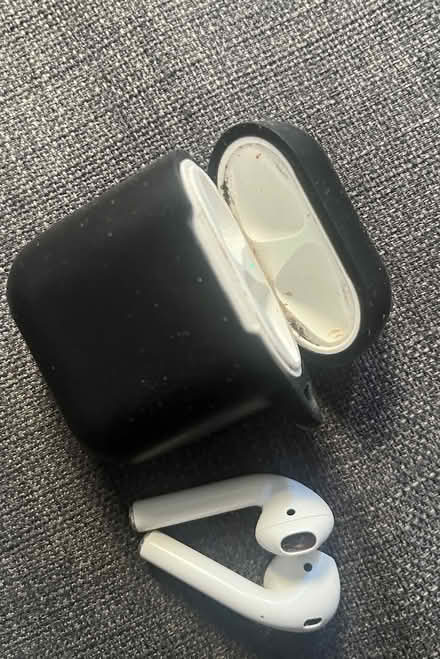Photo of free airpod (Hackney E8) #1