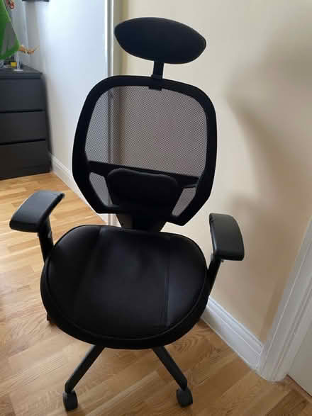 Photo of free Gaming/ office chair (CR4 3EB) #1