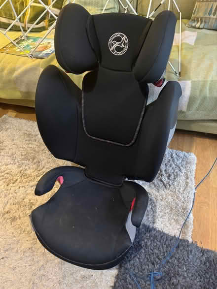 Photo of free Child car seat (group 2/3 ie 15-36kg 3/4 yrs to 10yr +) (Tufnell Park N7) #1