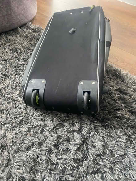 Photo of free Suitcase & large holdall (Sk14eg SK1) #4