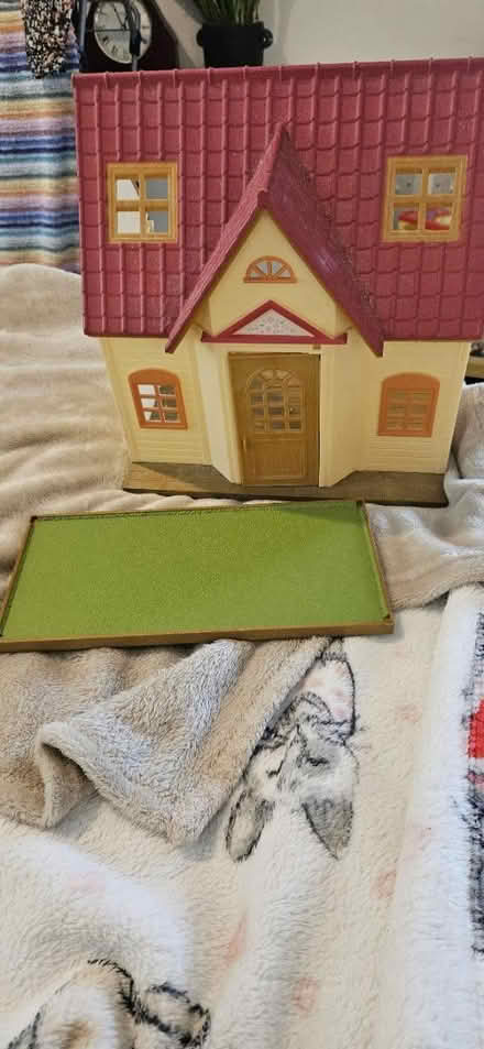 Photo of free Toy doll house (Hook RG27) #1