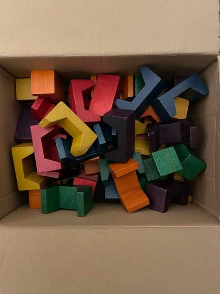 Photo of free Wooden toys: building bricks (De Parys MK40) #1
