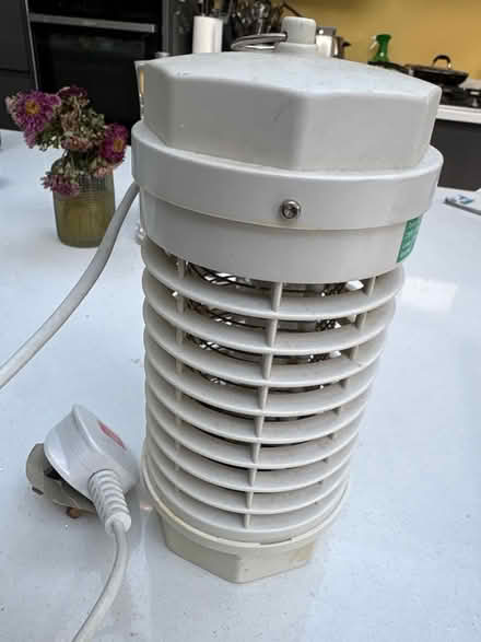 Photo of free Fly Zapper (Lee SE12) #1