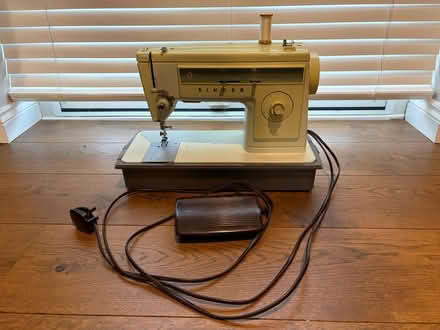 Photo of free Singer Sewing Machine Model 507 (Hitchin Herts SG4) #1