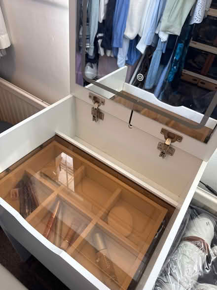Photo of free Dressing table with mirror (Coulsdon, Surrey CR5) #2