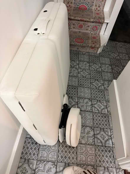 Photo of free Massage / therapy table (Canonbury N1) #4