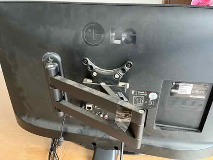 Photo of free 28” LG television (Surbiton KT6) #3