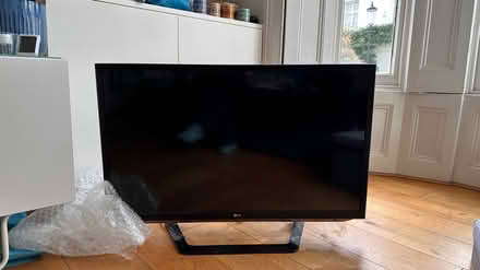 Photo of free 42 inch flat screen LG TV (W8, Kensington) #1