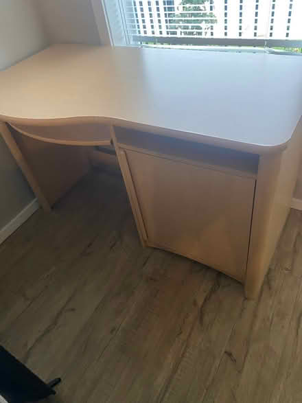 Photo of free Dresser/ desk (865 panet road, Winnipeg) #4