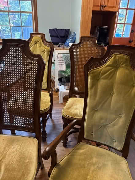 Photo of free Table and 4 chairs (Twp of Washington) #1