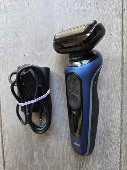 Photo of free Braun Electric Razor (Davidson's Mains Edinburgh EH4) #1