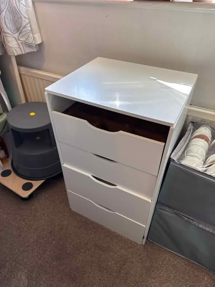 Photo of free Dressing table with mirror (Coulsdon, Surrey CR5) #4