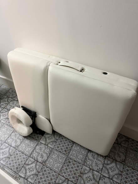 Photo of free Massage / therapy table (Canonbury N1) #2