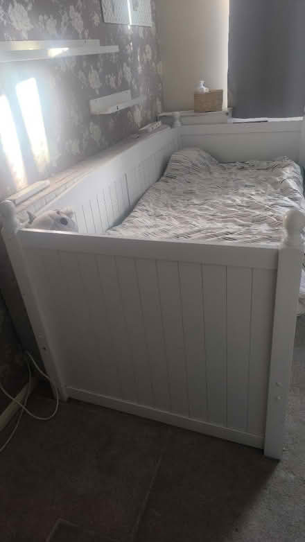 Photo of free White single day bed (Surbiton KT6) #1