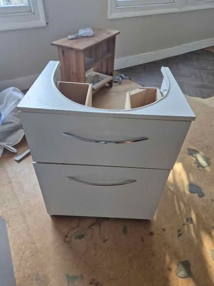 Photo of free Sink surround (East dulwich SE22) #1
