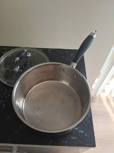 Photo of free medium size saucepan (byford) #1