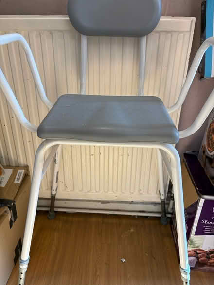 Photo of free Perching stool (Sevenoaks tn13 1yh) #1
