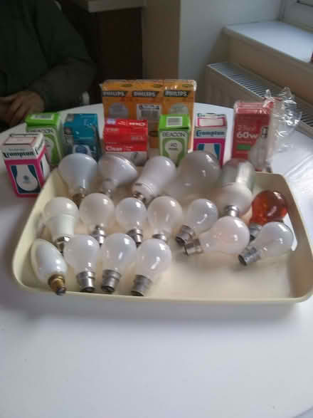 Photo of free 20+ old light bulbs bayonet fitting (Sonning Common RG4) #1