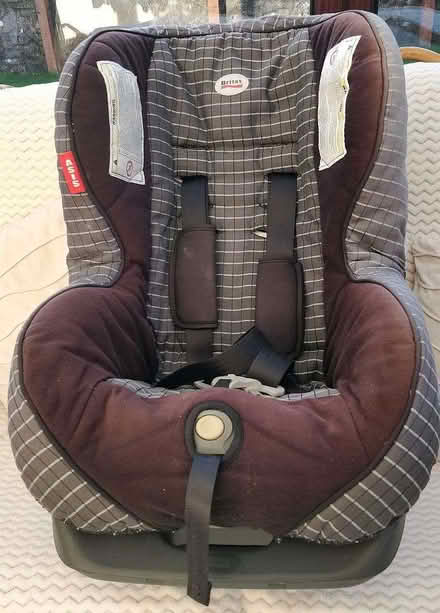 Photo of free Child's Car Seat (Hermiston EH14) #1