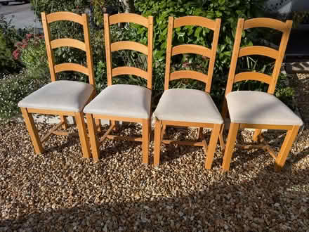 Photo of free a set of 4 matching dining chairs. (Linslade LU7) #1