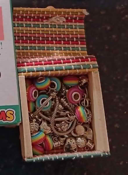 Photo of free small bracelet making kit (Bournville B30) #1