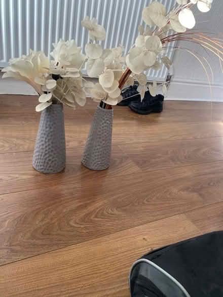 Photo of free 2 vases with artificial flowers (Sk14eg SK1) #1