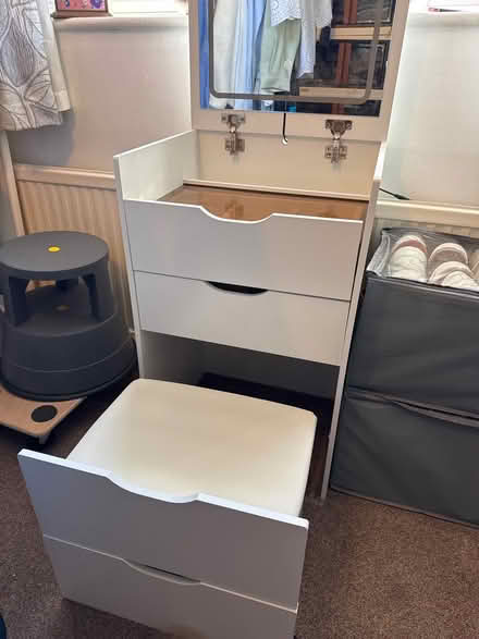 Photo of free Dressing table with mirror (Coulsdon, Surrey CR5) #1