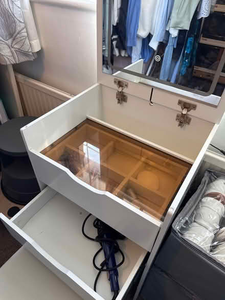 Photo of free Dressing table with mirror (Coulsdon, Surrey CR5) #3